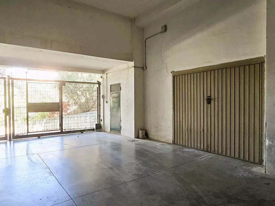 Immagine 2 di Posto auto in vendita  in Via Remo Ronchitelli a Pescara