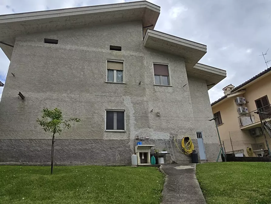 Immagine 1 di Villa in vendita  in Frazione Villa Rossi a Teramo