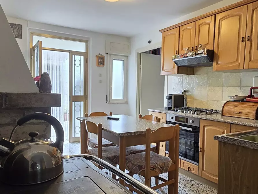 Immagine 15 di Villa in vendita  in Frazione Villa Rossi a Teramo