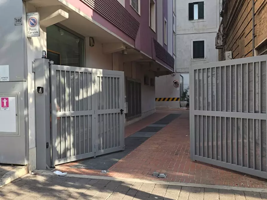 Immagine 1 di Box auto in vendita  in Corso Vittorio Emanuele II 346 a Pescara