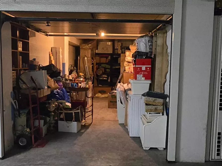 Immagine 18 di Box auto in vendita  in Corso Vittorio Emanuele II 346 a Pescara