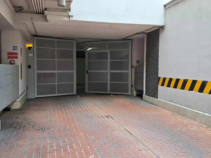 Immagine 9 di Box auto in vendita  in Corso Vittorio Emanuele II 346 a Pescara