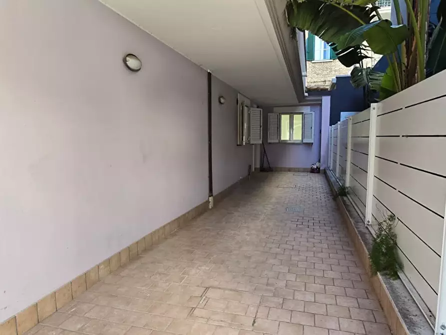 Immagine 11 di Appartamento in vendita  in Viale Regina Margherita a Pescara