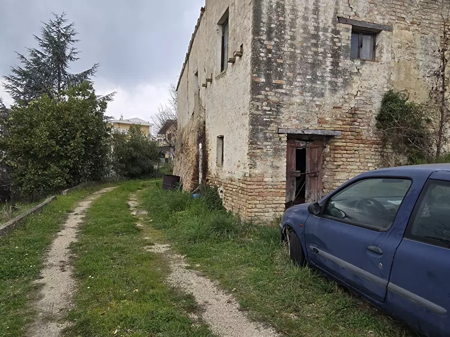 Immagine 28 di Villa in vendita  in Via Francesco Verrotti 4 a Penne