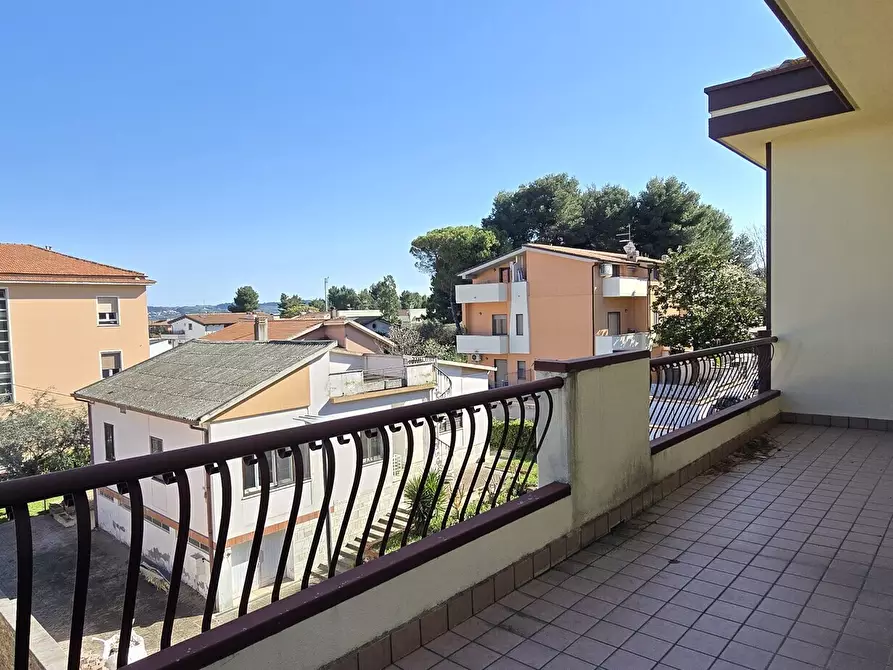Immagine 49 di Villa in vendita  in Strada Colle Marino 55 a Pescara