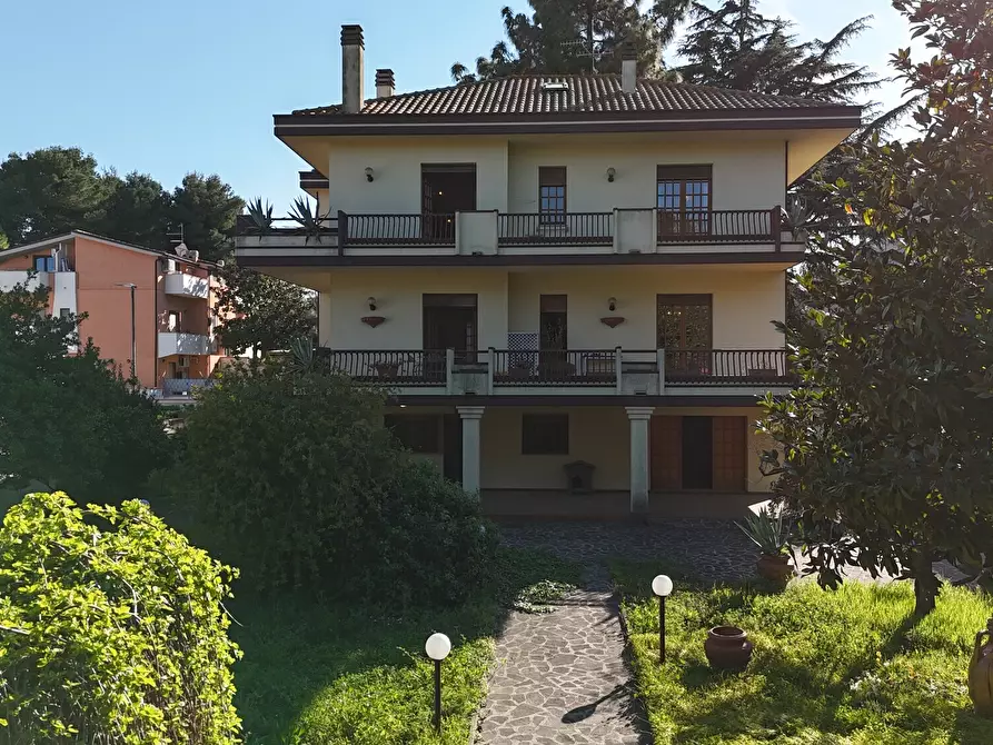 Immagine 79 di Villa in vendita  in Strada Colle Marino 55 a Pescara