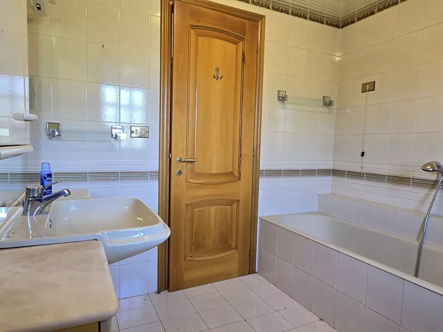 Immagine 51 di Villa in vendita  in Strada Colle Marino 55 a Pescara