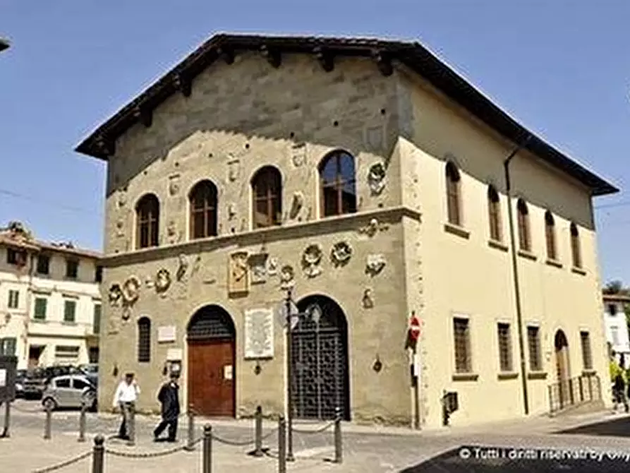 Locale commerciale in affitto in PIAZZA DANTE ALIGHIERI a Borgo San Lorenzo