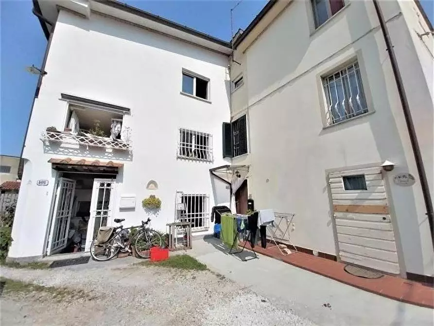 Casa semindipendente in vendita in Via Meccheri 10 a Seravezza