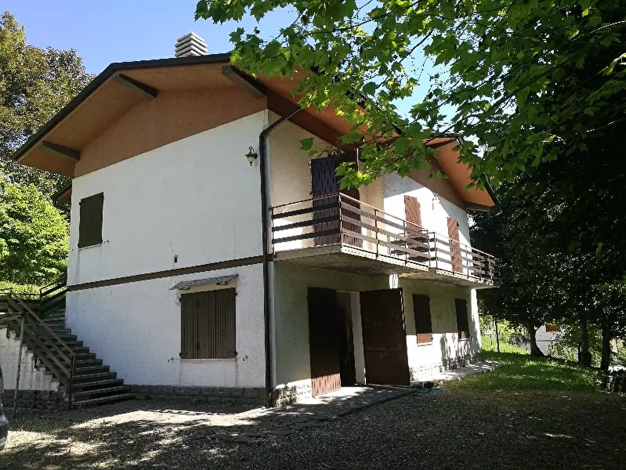 Villa in vendita in Via a Castel D'aiano