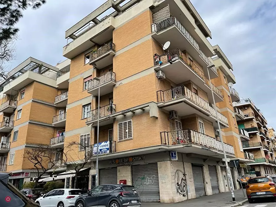 Appartamento in vendita in Via capo palinuro a Roma