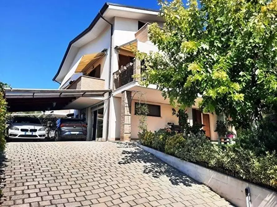 Villa in vendita in Via Chiappinello 5 a Montesilvano