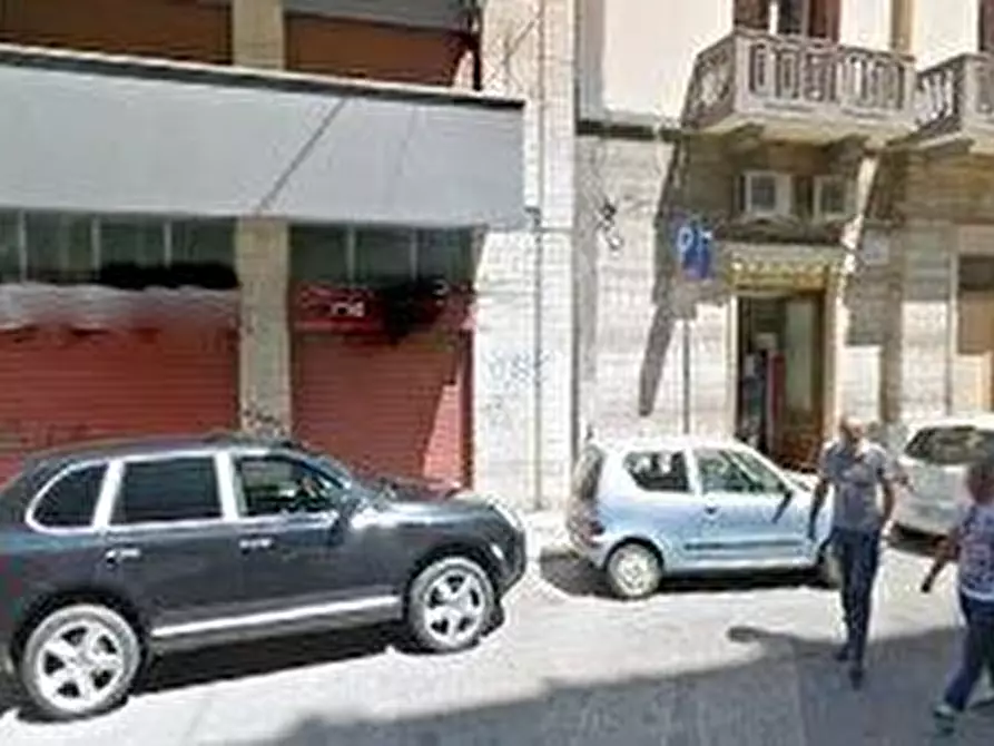 Locale commerciale in vendita in Via Quintino Sella 74 a Bari
