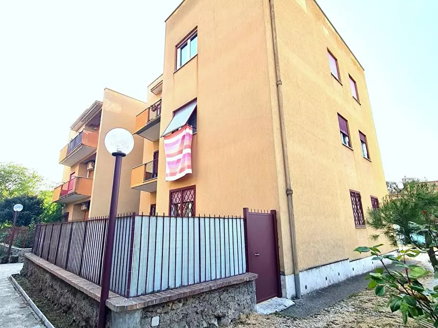 Appartamento in vendita in Via Sinopoli 39 a Roma