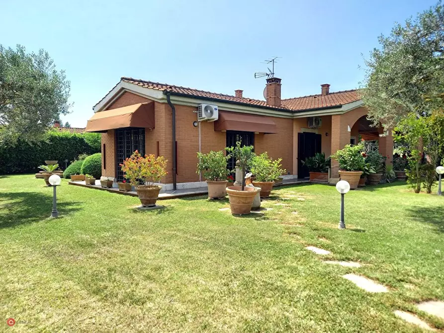Villa in vendita in Via Mario Mattoli 9 a Roma