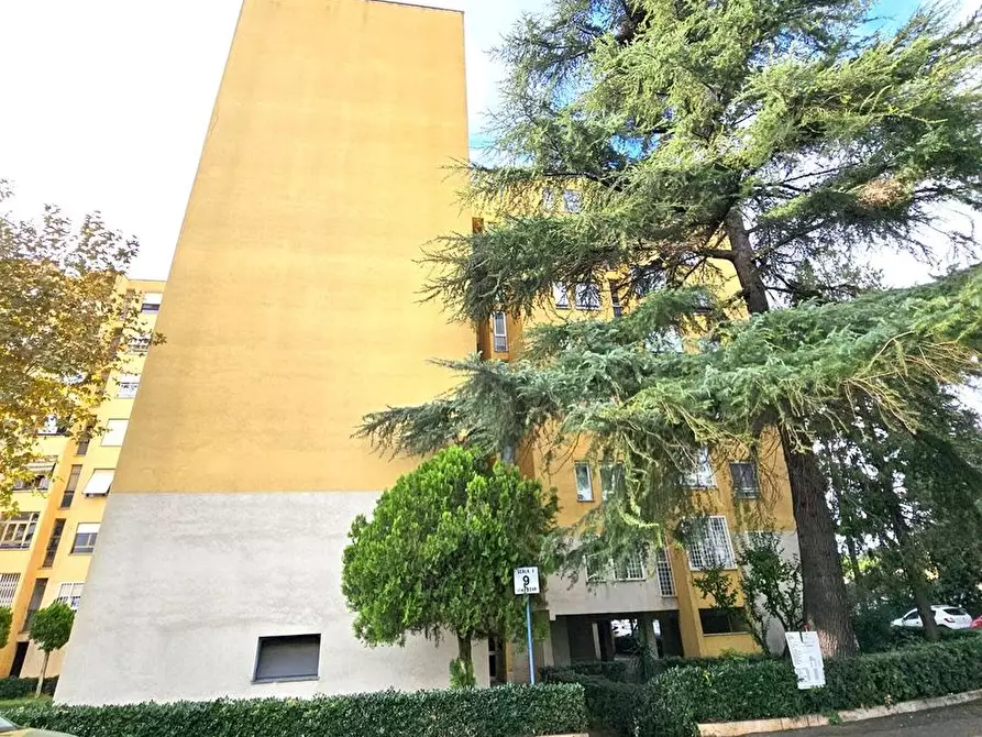 Appartamento in vendita in Via Bova 9 a Roma