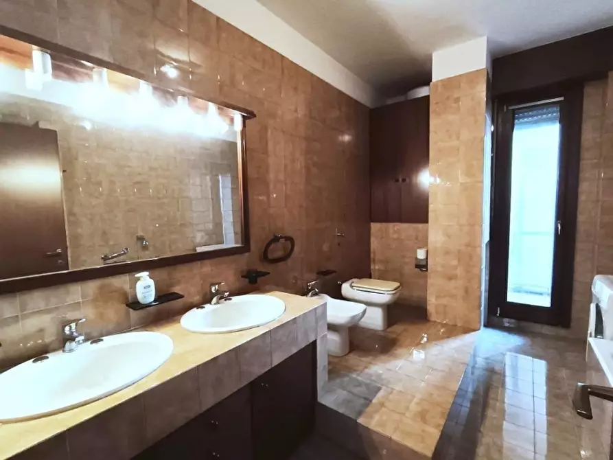 Immagine 15 di Appartamento in vendita  a Milano