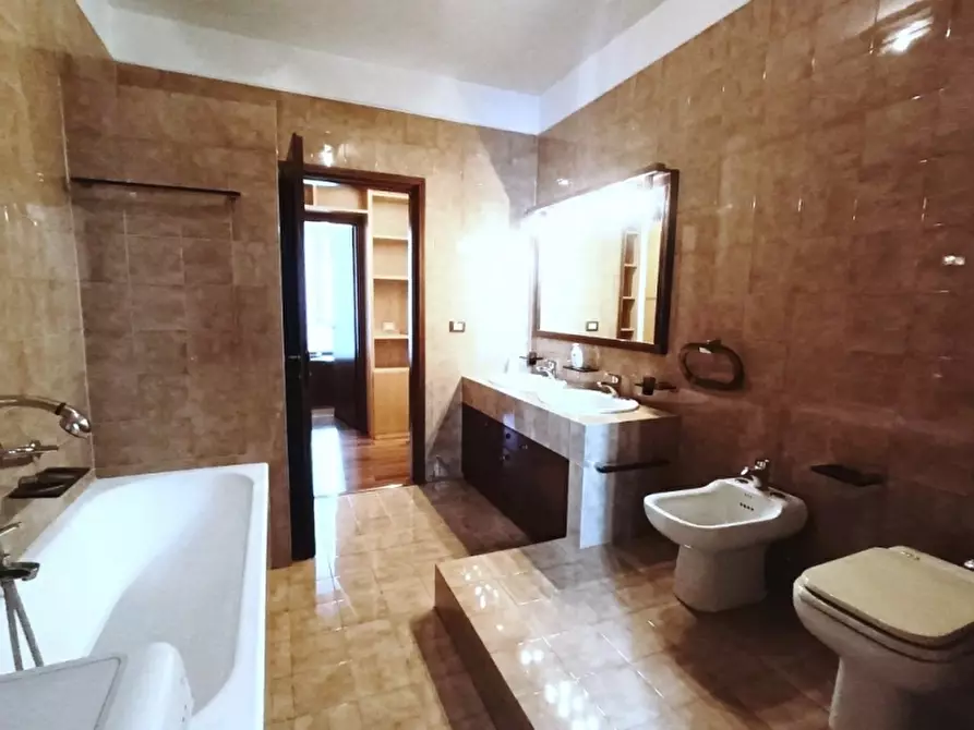 Immagine 17 di Appartamento in vendita  a Milano