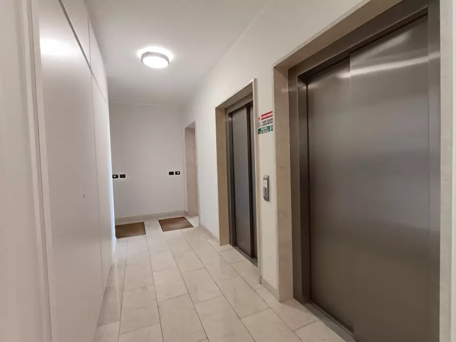 Immagine 17 di Appartamento in affitto  a Milano