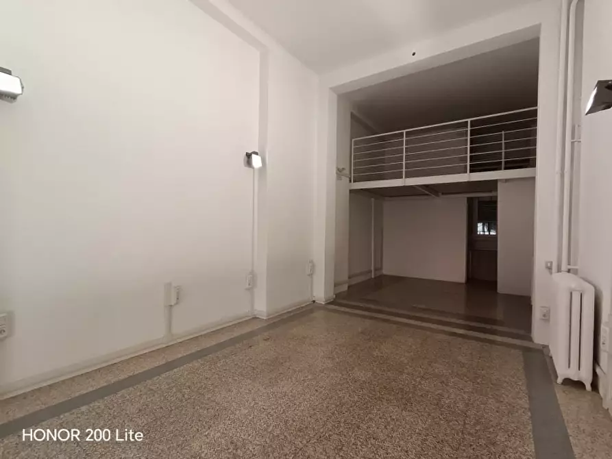 Immagine 2 di Negozio in affitto  a Milano