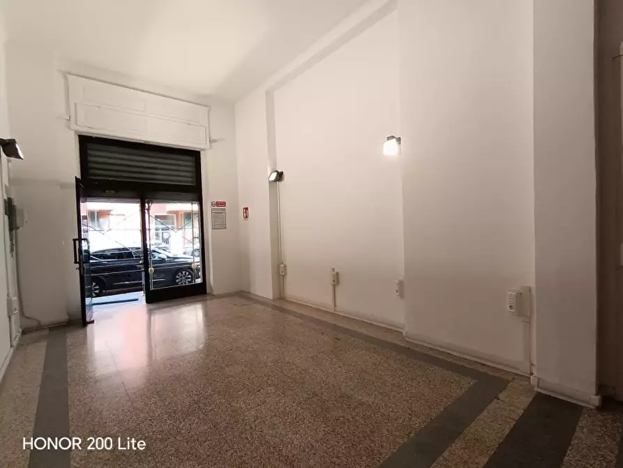 Immagine 4 di Negozio in affitto  a Milano