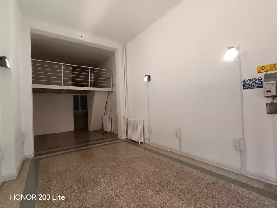Immagine 3 di Negozio in affitto  a Milano