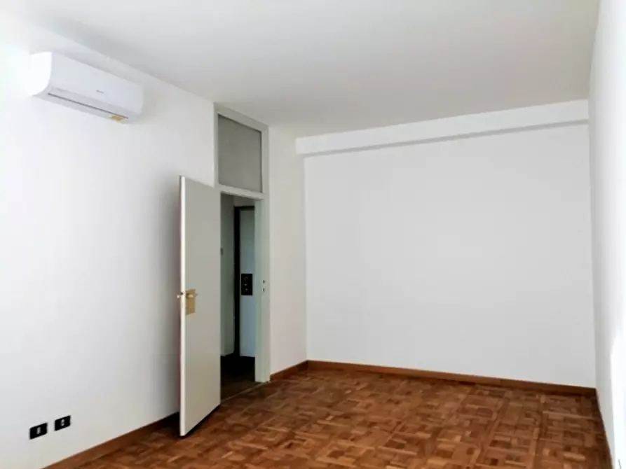 Immagine 12 di Appartamento in affitto  a Milano