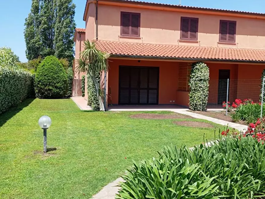 Immagine 1 di Villa in vendita  in Località Torre di Maremma a Montalto Di Castro