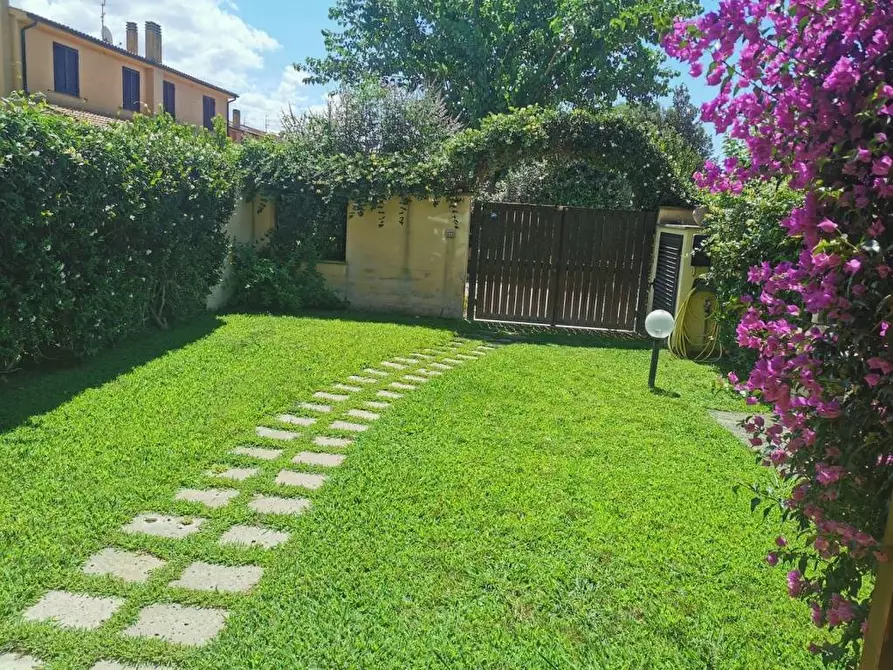 Immagine 1 di Villetta a schiera in vendita  in Strada delle Murelle a Montalto Di Castro