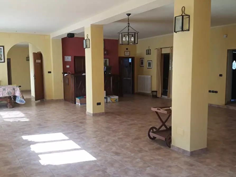 Immagine 2 di Locale commerciale in affitto  in PIAZZA DANTE ALIGHIERI a Greve In Chianti