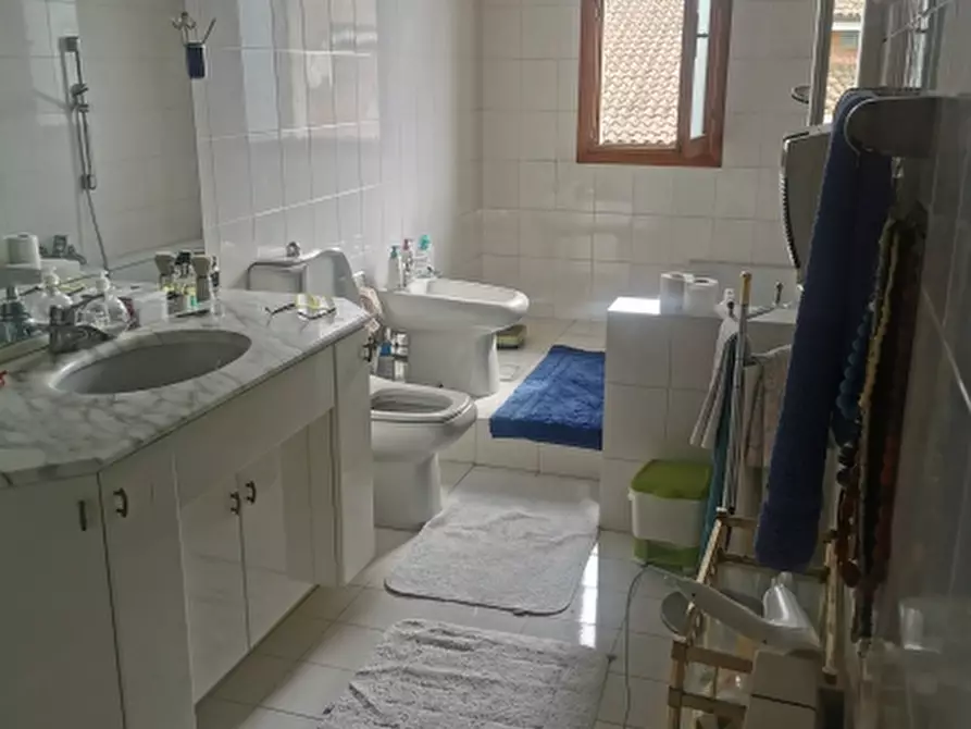 Immagine 14 di Villa in vendita  in PIAZZA DANTE ALIGHIERI a Borgo San Lorenzo