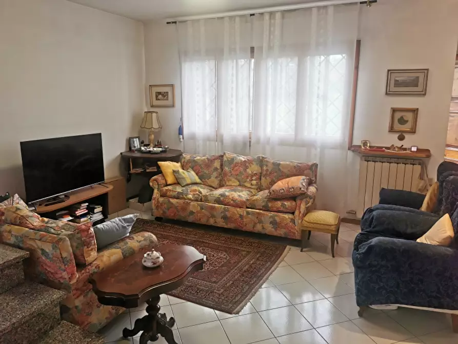 Immagine 4 di Villa in vendita  in PIAZZA DANTE ALIGHIERI a Borgo San Lorenzo