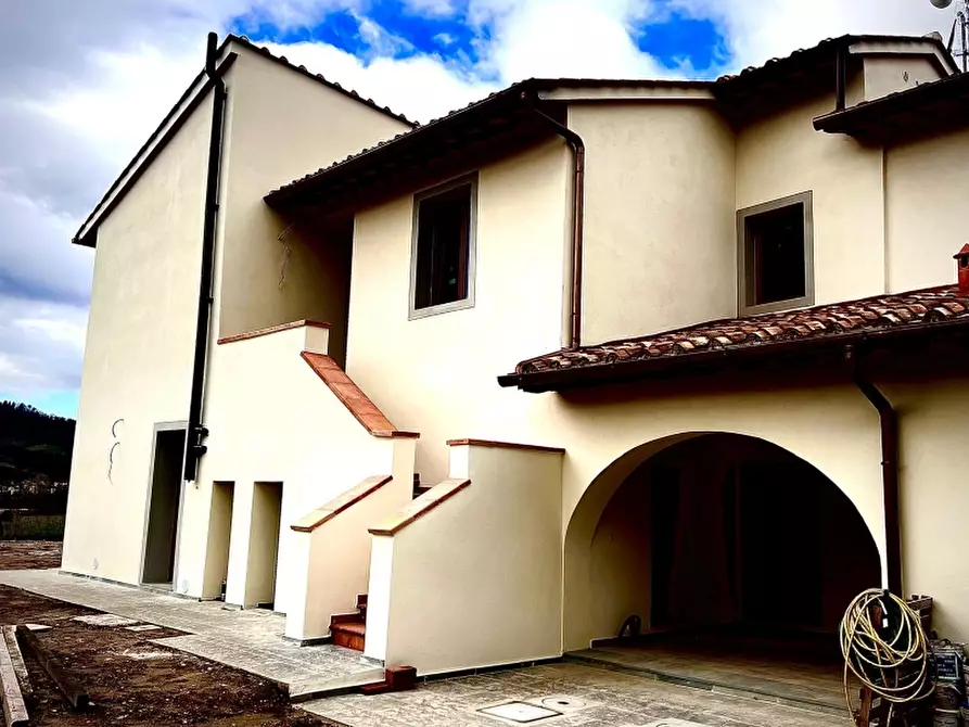 Immagine 2 di Casa colonica in vendita  in PIAZZA DANTE ALIGHIERI a Borgo San Lorenzo