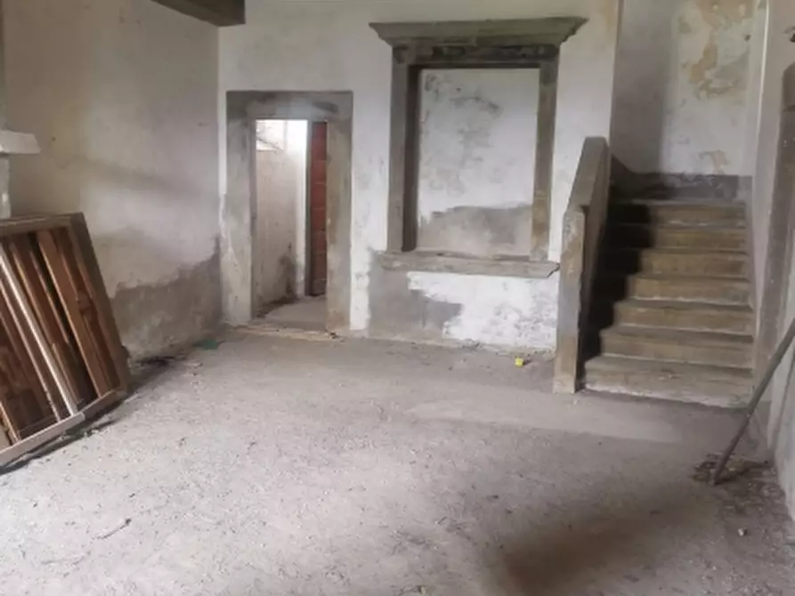 Immagine 26 di Casa colonica in vendita  in PIAZZA DANTE ALIGHIERI a Borgo San Lorenzo