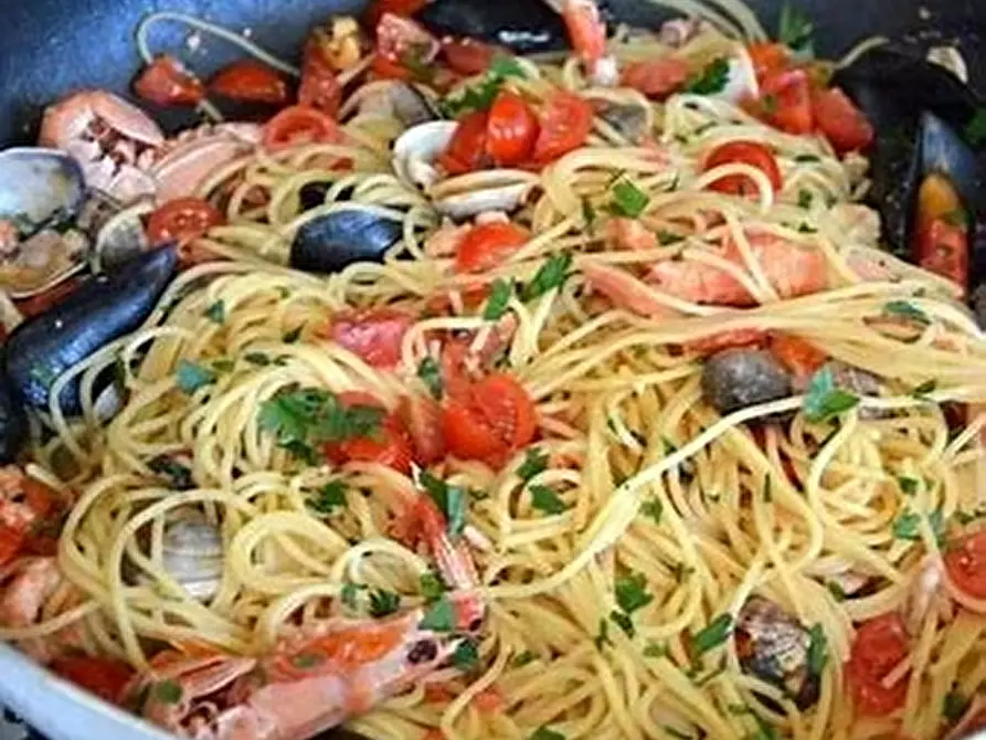 Immagine 3 di Attività commerciale in vendita  in VIA VECCHIA AURELIA a Cecina