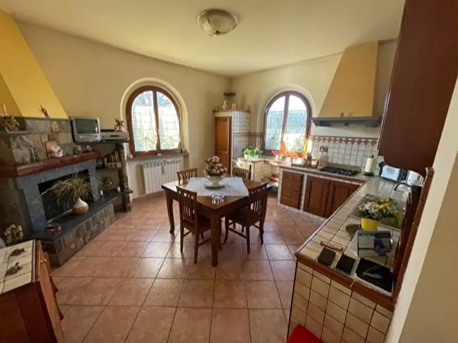 Immagine 4 di Villa in vendita  in PIAZZA DANTE ALIGHIERI a Vicchio