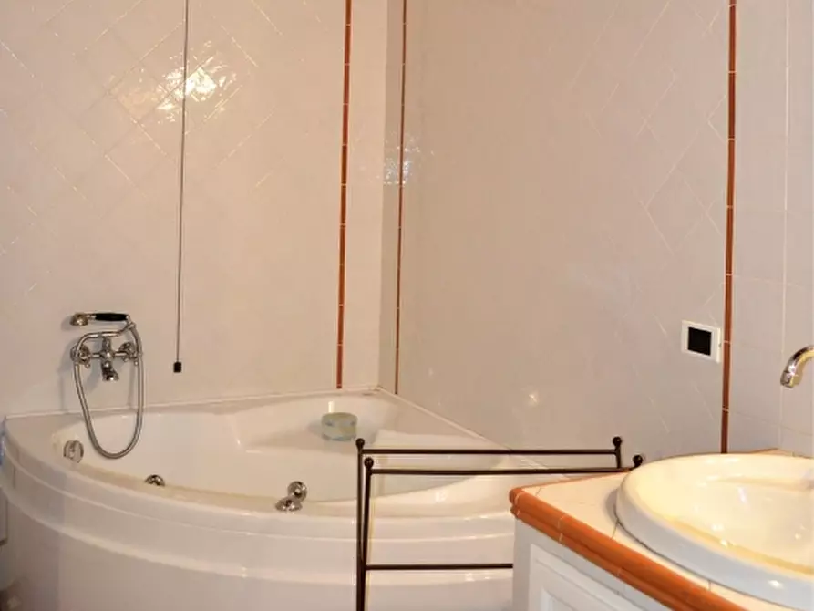 Immagine 15 di Agriturismo in vendita  a Borgo San Lorenzo