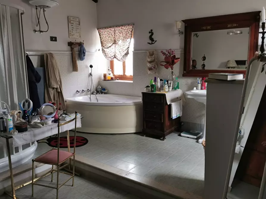 Immagine 18 di Casa colonica in vendita  in PIAZZA DANTE ALIGHIERI a Borgo San Lorenzo