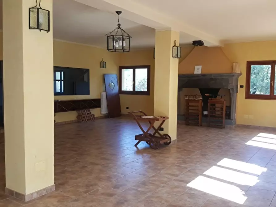 Immagine 3 di Locale commerciale in affitto  in PIAZZA DANTE ALIGHIERI a Greve In Chianti