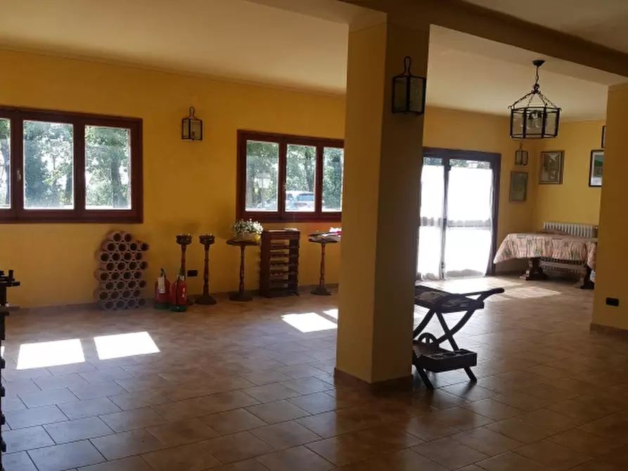 Immagine 4 di Locale commerciale in affitto  in PIAZZA DANTE ALIGHIERI a Greve In Chianti