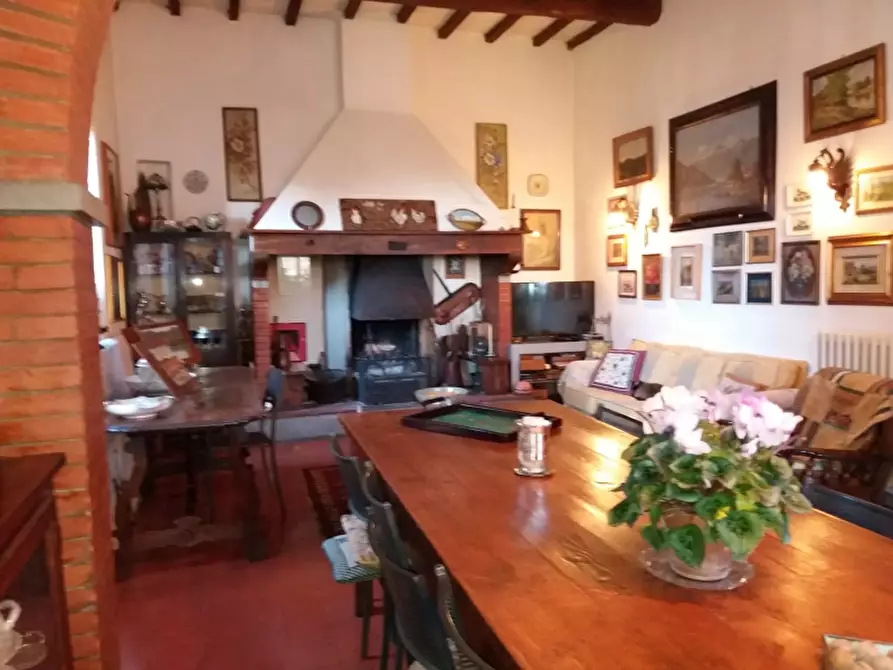 Immagine 1 di Casa colonica in vendita  a Figline E Incisa Valdarno