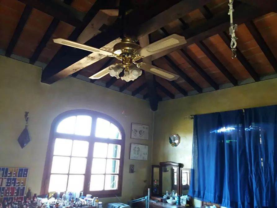 Immagine 2 di Casa colonica in vendita  a Figline E Incisa Valdarno