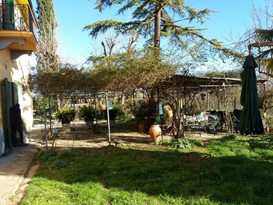 Immagine 11 di Casa colonica in vendita  a Figline E Incisa Valdarno