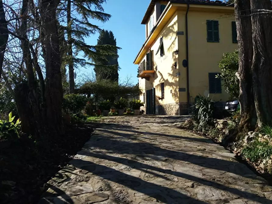 Immagine 12 di Casa colonica in vendita  a Figline E Incisa Valdarno