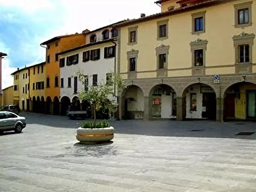 Immagine 2 di Villa in vendita  in PIAZZA DANTE ALIGHIERI a Reggello