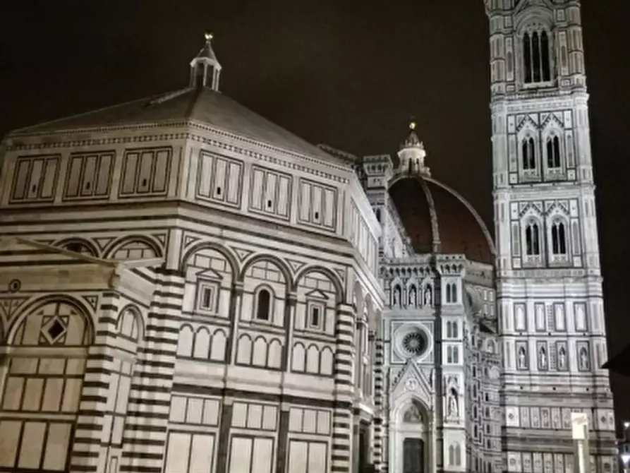 Immagine 2 di Locale commerciale in affitto  in PIAZZA DELLA REPUBBLICA a Firenze