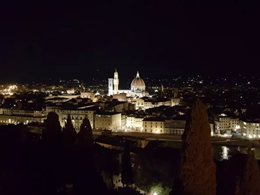 Immagine 1 di Locale commerciale in affitto  in PIAZZA DELLA REPUBBLICA a Firenze