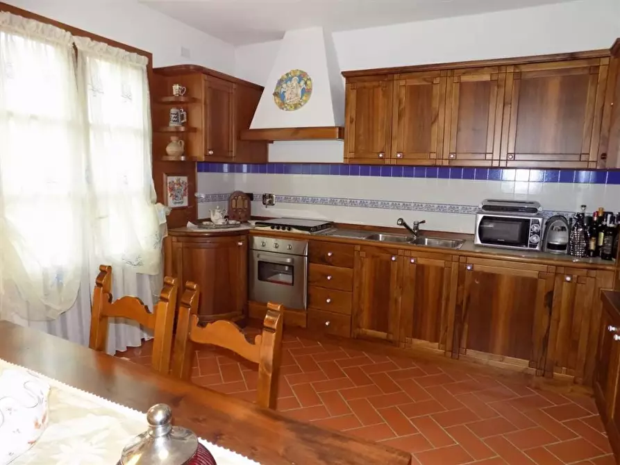 Immagine 5 di Villa in vendita  in piazza dante a Borgo San Lorenzo