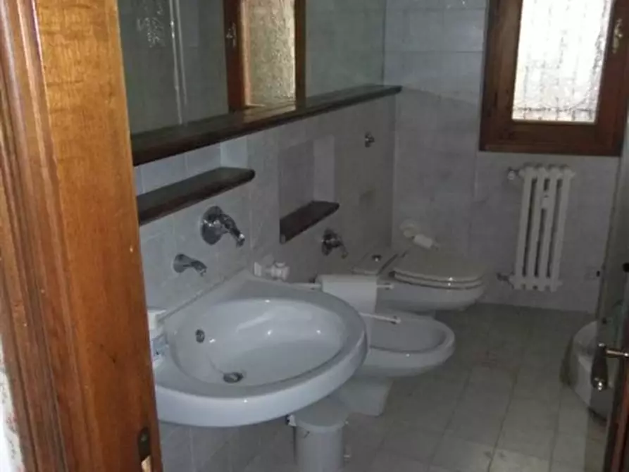 Immagine 4 di Locale commerciale in affitto  a Borgo San Lorenzo