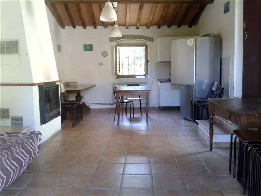 Immagine 3 di Casa colonica in vendita  a Vicchio